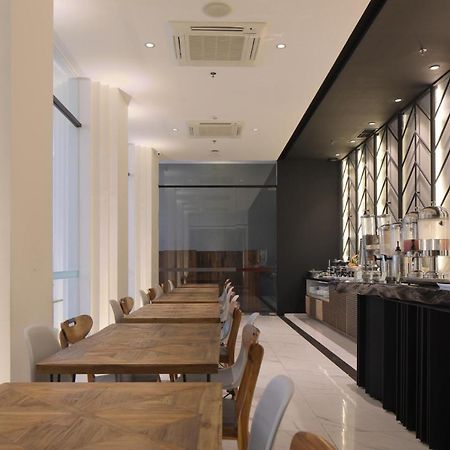 Delua Hotel Jakarta Exteriör bild