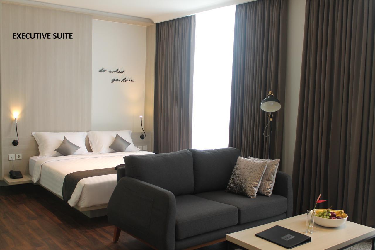 Delua Hotel Jakarta Exteriör bild