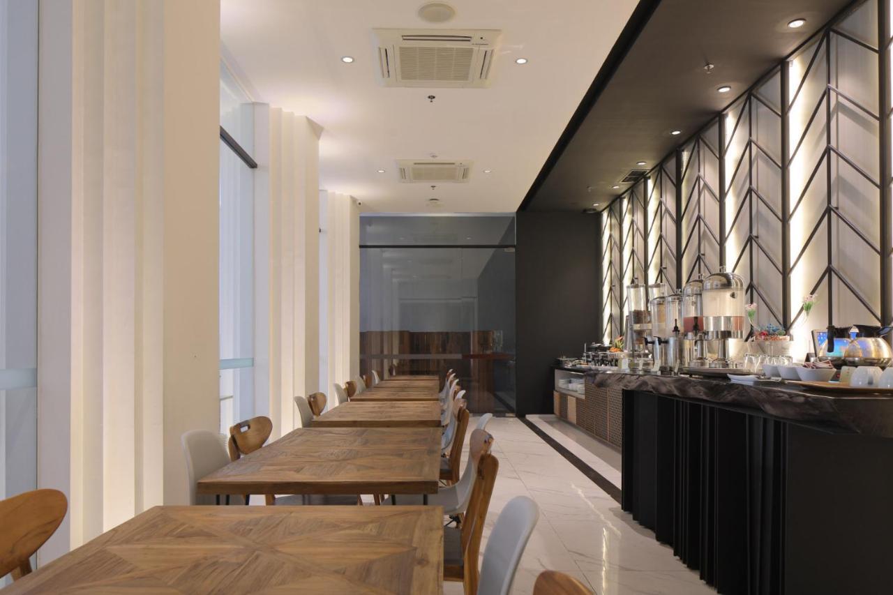 Delua Hotel Jakarta Exteriör bild